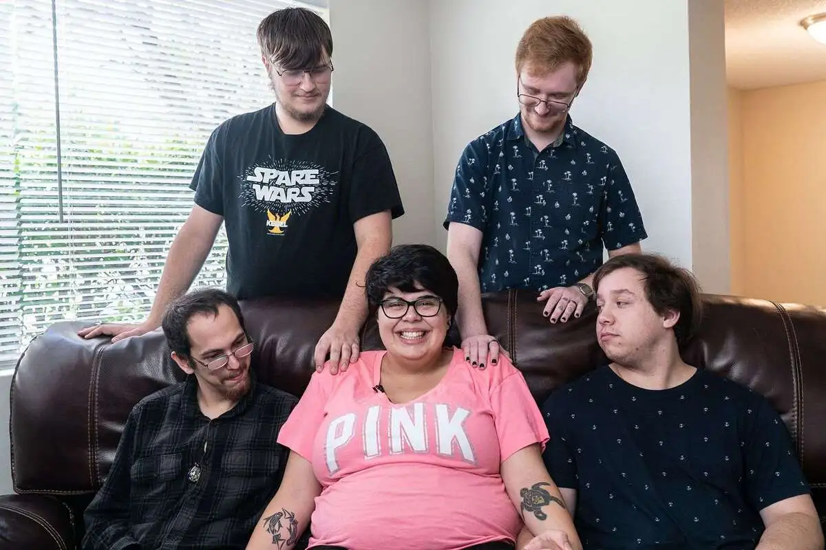 polyamorous-pregnancy-13-1.webp