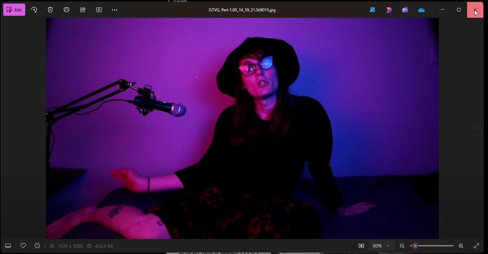 VivianStrangeISawTheTVGlow02.jpg