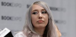 Zoe Quinn.jpg